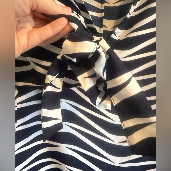 New York & Company Navy and White Wave-Stripe Tunic Tie short sleeves size large - Picture 5 of 9